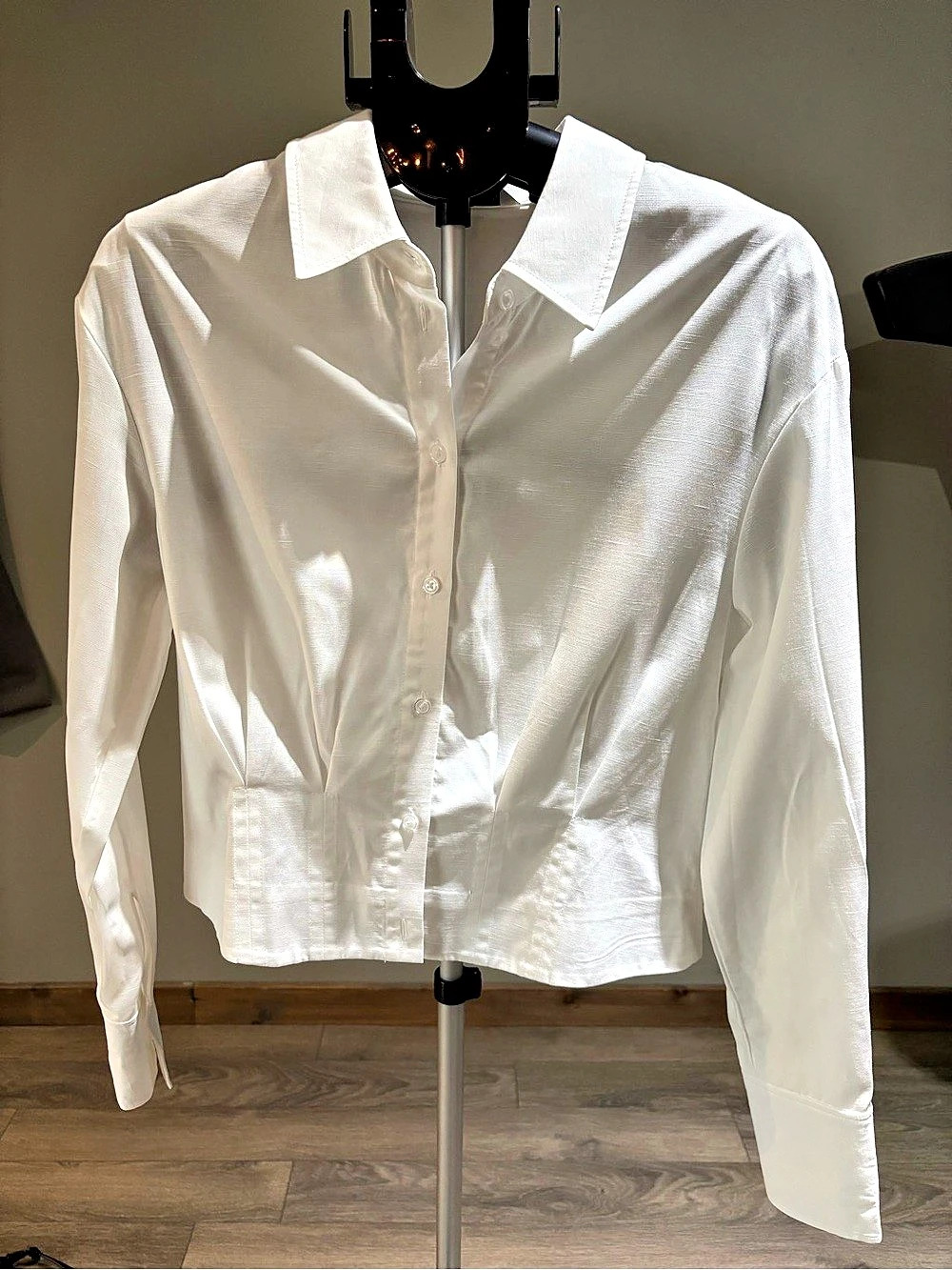 Reitmans White Button-Down Shirt Like New